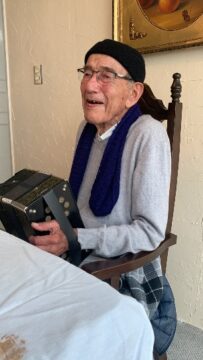 Imágenes para rendir homenaje a persona finada, estas pueden variar en su contenido.