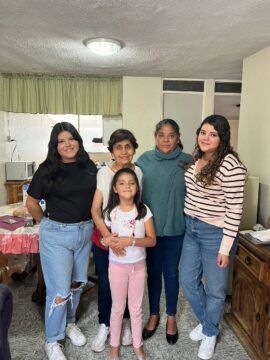 Imágenes para rendir homenaje a persona finada, estas pueden variar en su contenido.