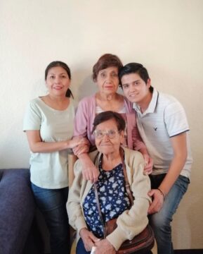 Imágenes para rendir homenaje a persona finada, estas pueden variar en su contenido.