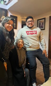 Imágenes para rendir homenaje a persona finada, estas pueden variar en su contenido.