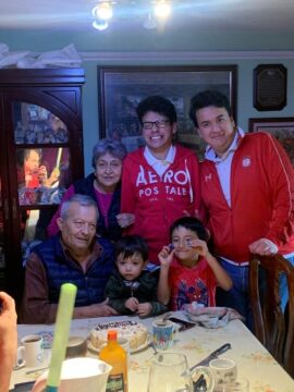 Imágenes para rendir homenaje a persona finada, estas pueden variar en su contenido.