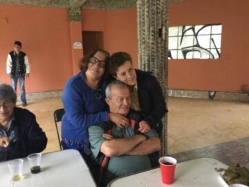 Imágenes para rendir homenaje a persona finada, estas pueden variar en su contenido.