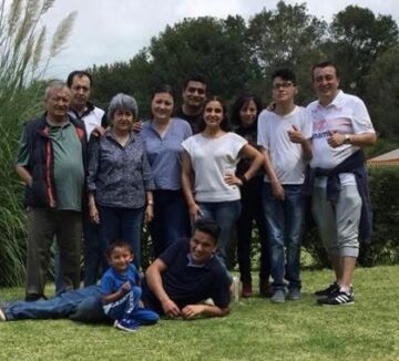 Imágenes para rendir homenaje a persona finada, estas pueden variar en su contenido.