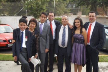 Imágenes para rendir homenaje a persona finada, estas pueden variar en su contenido.