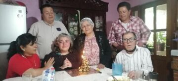 Imágenes para rendir homenaje a persona finada, estas pueden variar en su contenido.