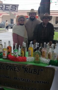 Imágenes para rendir homenaje a persona finada, estas pueden variar en su contenido.