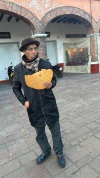 Imágenes para rendir homenaje a persona finada, estas pueden variar en su contenido.