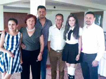 Imágenes para rendir homenaje a persona finada, estas pueden variar en su contenido.