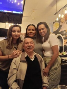 Imágenes para rendir homenaje a persona finada, estas pueden variar en su contenido.