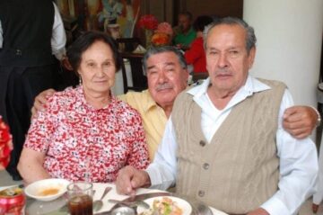 Imágenes para rendir homenaje a persona finada, estas pueden variar en su contenido.