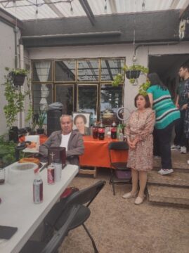 Imágenes para rendir homenaje a persona finada, estas pueden variar en su contenido.