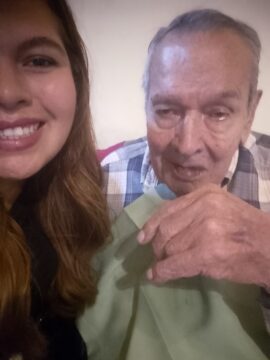 Imágenes para rendir homenaje a persona finada, estas pueden variar en su contenido.