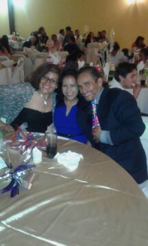 Imágenes para rendir homenaje a persona finada, estas pueden variar en su contenido.