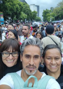 Imágenes para rendir homenaje a persona finada, estas pueden variar en su contenido.