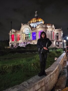 Imágenes para rendir homenaje a persona finada, estas pueden variar en su contenido.