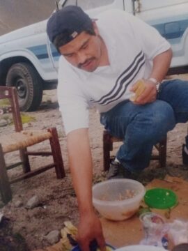 Imágenes para rendir homenaje a persona finada, estas pueden variar en su contenido.