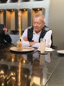 Imágenes para rendir homenaje a persona finada, estas pueden variar en su contenido.