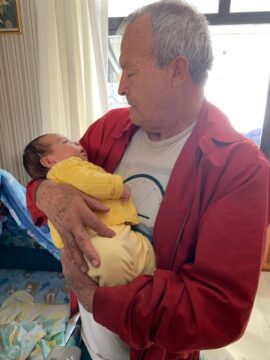 Imágenes para rendir homenaje a persona finada, estas pueden variar en su contenido.