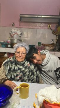 Imágenes para rendir homenaje a persona finada, estas pueden variar en su contenido.