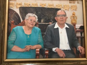 Imágenes para rendir homenaje a persona finada, estas pueden variar en su contenido.