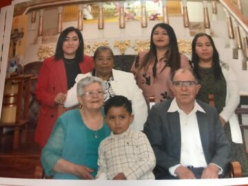 Imágenes para rendir homenaje a persona finada, estas pueden variar en su contenido.