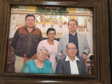 Imágenes para rendir homenaje a persona finada, estas pueden variar en su contenido.