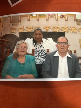 Imágenes para rendir homenaje a persona finada, estas pueden variar en su contenido.