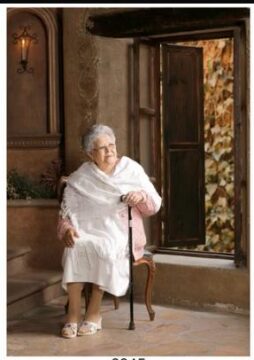 Imágenes para rendir homenaje a persona finada, estas pueden variar en su contenido.