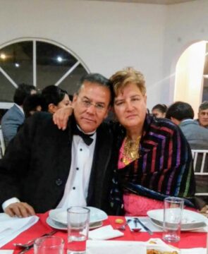 Imágenes para rendir homenaje a persona finada, estas pueden variar en su contenido.