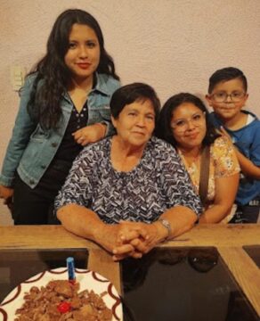 Imágenes para rendir homenaje a persona finada, estas pueden variar en su contenido.