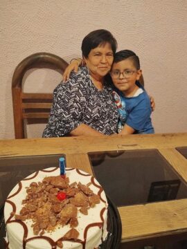 Imágenes para rendir homenaje a persona finada, estas pueden variar en su contenido.