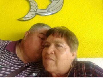 Imágenes para rendir homenaje a persona finada, estas pueden variar en su contenido.