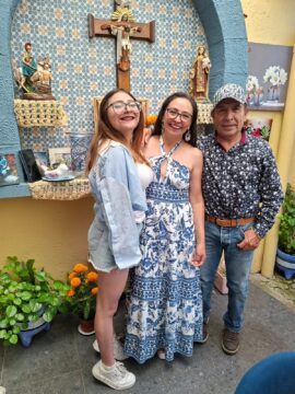 Imágenes para rendir homenaje a persona finada, estas pueden variar en su contenido.