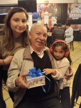 Imágenes para rendir homenaje a persona finada, estas pueden variar en su contenido.