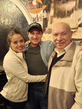 Imágenes para rendir homenaje a persona finada, estas pueden variar en su contenido.