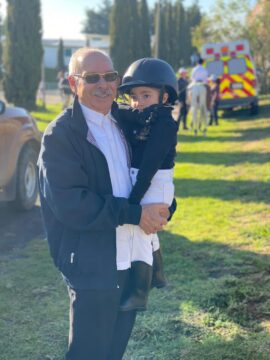 Imágenes para rendir homenaje a persona finada, estas pueden variar en su contenido.