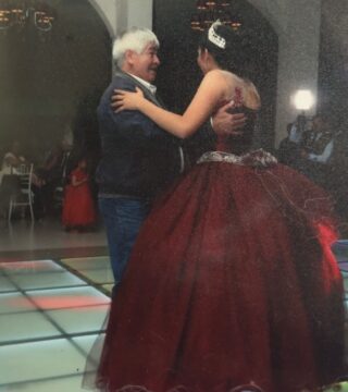 Imágenes para rendir homenaje a persona finada, estas pueden variar en su contenido.