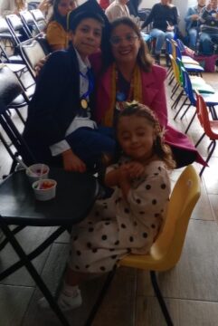 Imágenes para rendir homenaje a persona finada, estas pueden variar en su contenido.