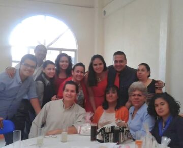 Imágenes para rendir homenaje a persona finada, estas pueden variar en su contenido.