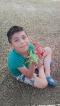 Imágenes para rendir homenaje a persona finada, estas pueden variar en su contenido.