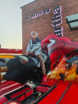 Imágenes para rendir homenaje a persona finada, estas pueden variar en su contenido.