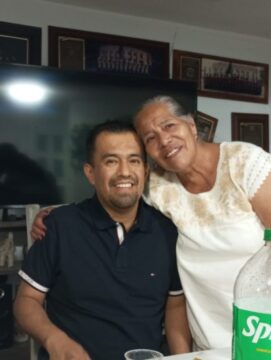 Imágenes para rendir homenaje a persona finada, estas pueden variar en su contenido.