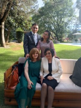 Imágenes para rendir homenaje a persona finada, estas pueden variar en su contenido.