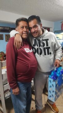 Imágenes para rendir homenaje a persona finada, estas pueden variar en su contenido.