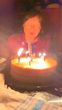 Imágenes para rendir homenaje a persona finada, estas pueden variar en su contenido.