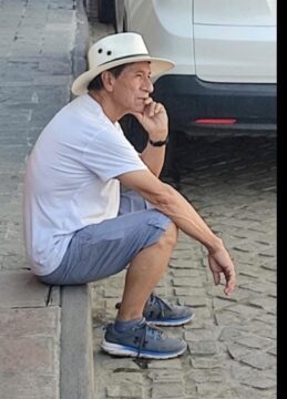 Imágenes para rendir homenaje a persona finada, estas pueden variar en su contenido.