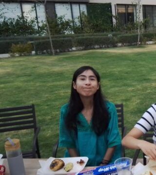 Imágenes para rendir homenaje a persona finada, estas pueden variar en su contenido.