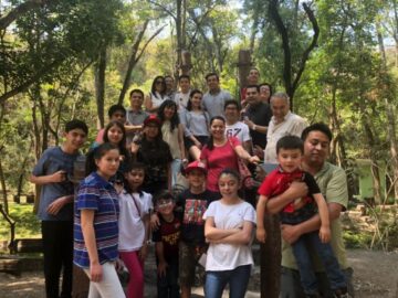 Imágenes para rendir homenaje a persona finada, estas pueden variar en su contenido.