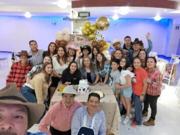 Imágenes para rendir homenaje a persona finada, estas pueden variar en su contenido.