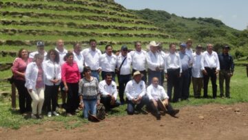 Imágenes para rendir homenaje a persona finada, estas pueden variar en su contenido.